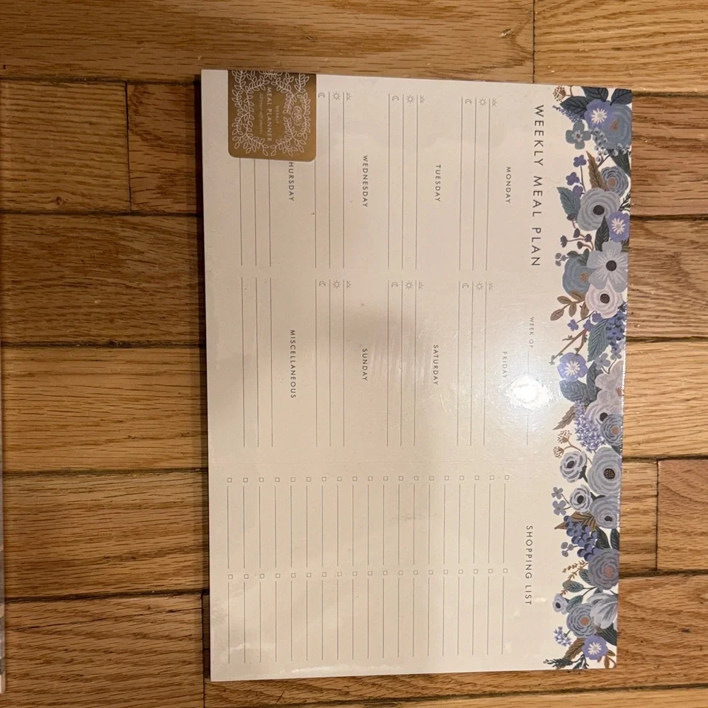 Elegant Floral Weekly Meal Planner - Cream and Blue